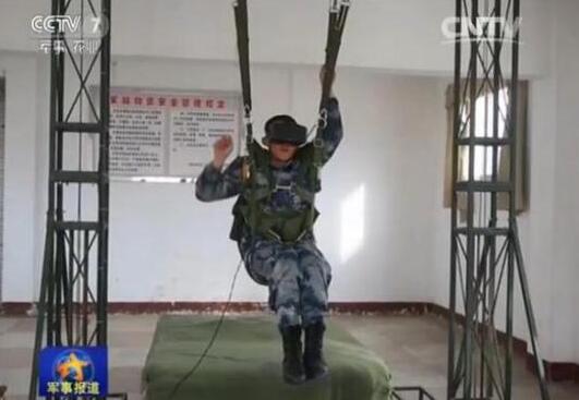 Still think VR can do? The people's liberation army began training with VR glasses skydiving 
